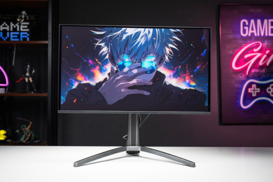TITAN ARMY monitor QD OLED G27P8